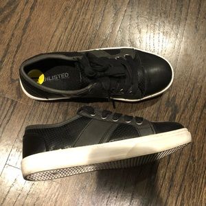 UNLISTED boys black fashion sneakers. Size 1